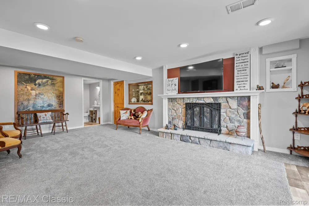 41700 W 11 Mile Road Novi City, MI 48375