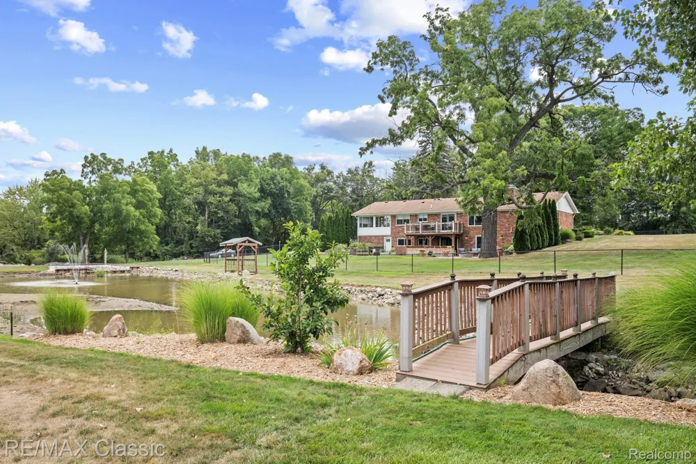41700 W 11 Mile Road Novi City, MI 48375