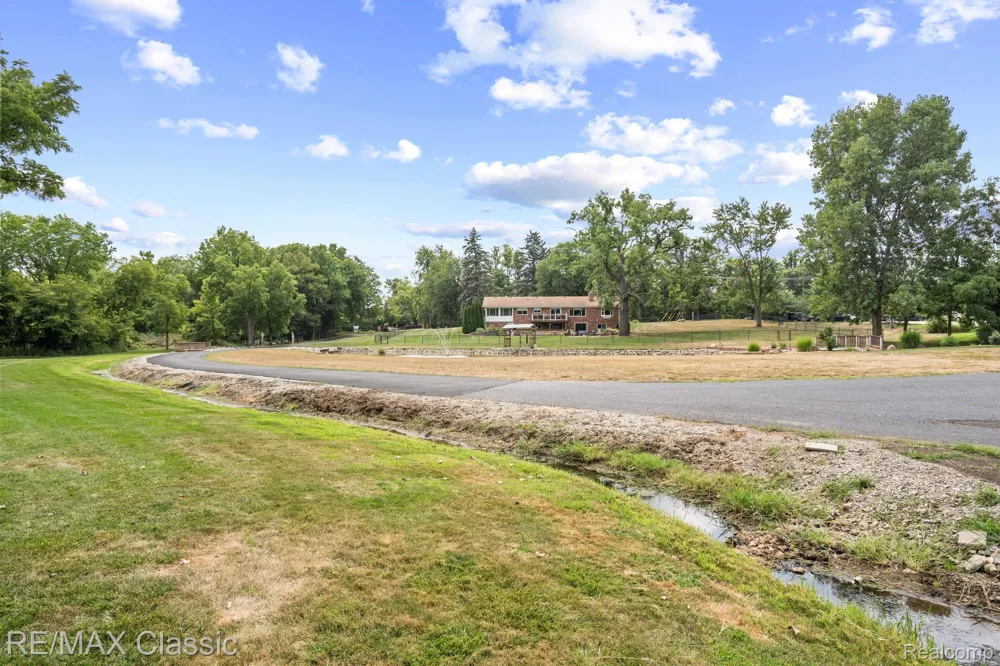 41700 W 11 Mile Road Novi City, MI 48375