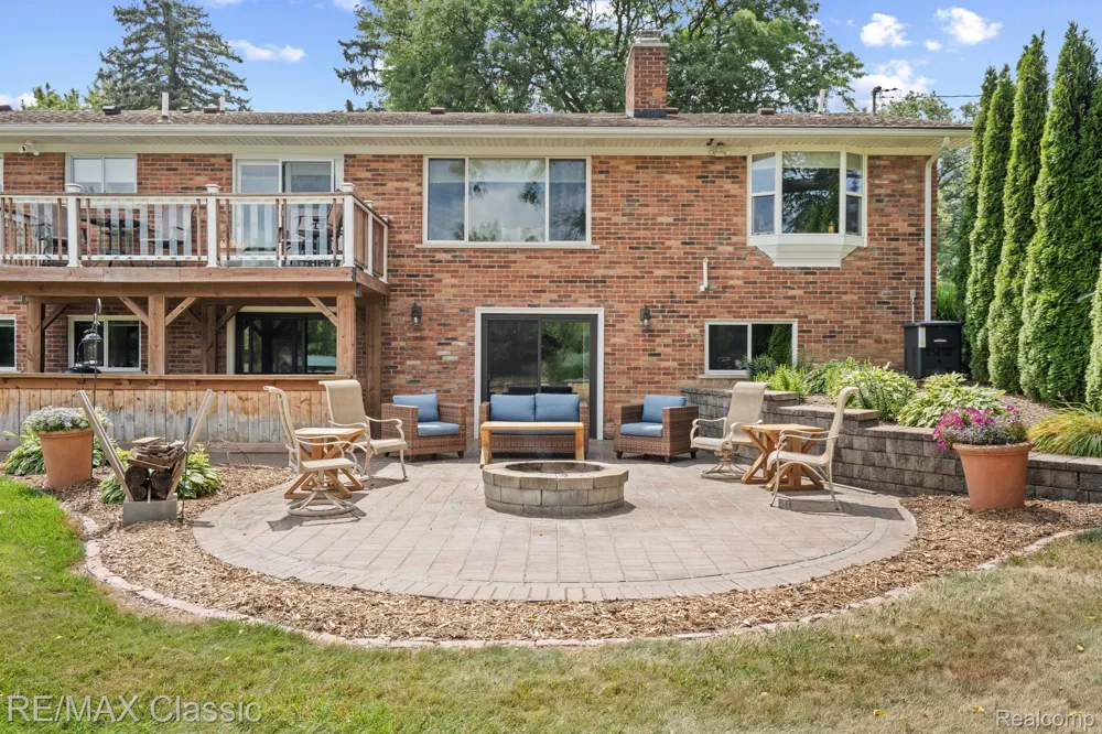 41700 W 11 Mile Road Novi City, MI 48375