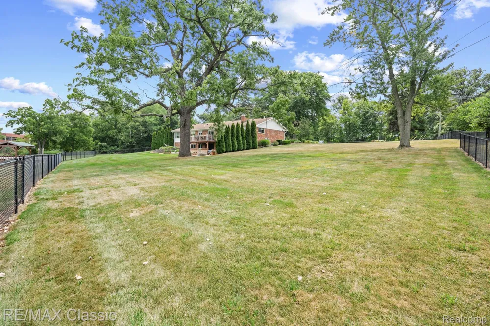 41700 W 11 Mile Road Novi City, MI 48375