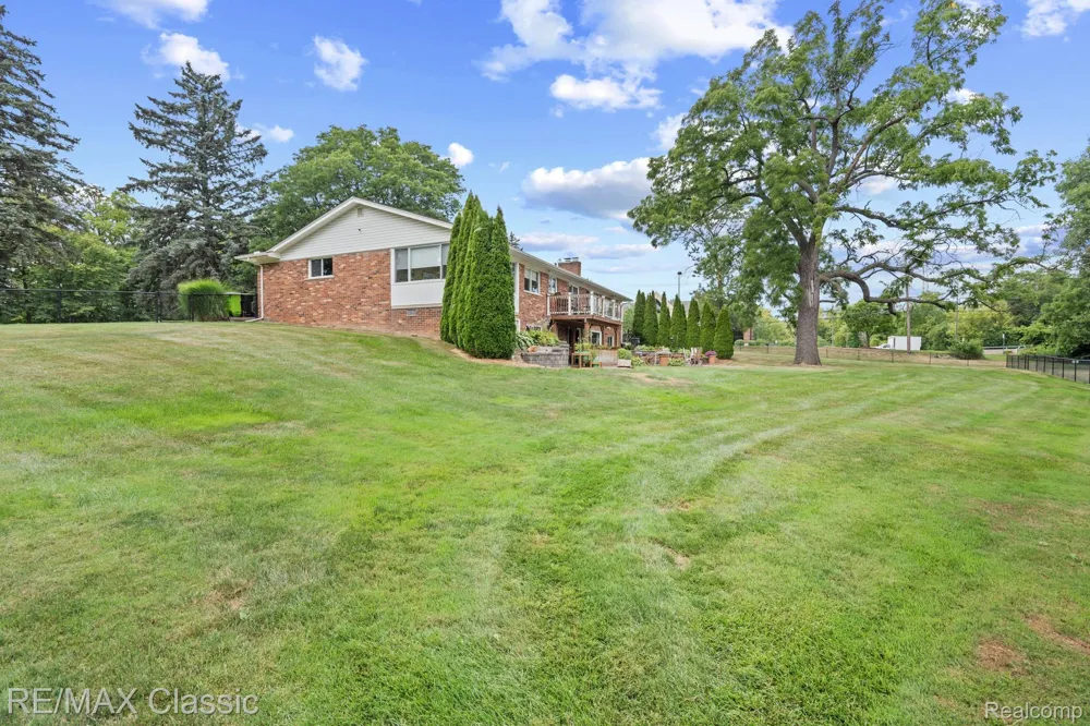 41700 W 11 Mile Road Novi City, MI 48375