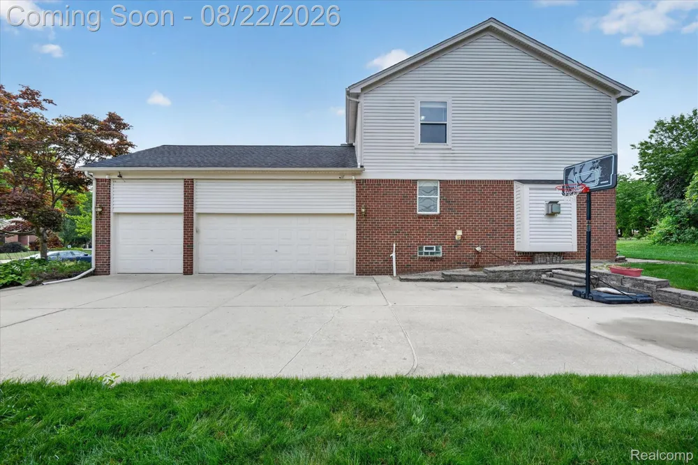2738 Long Meadow Lane Rochester Hills City, MI 48307