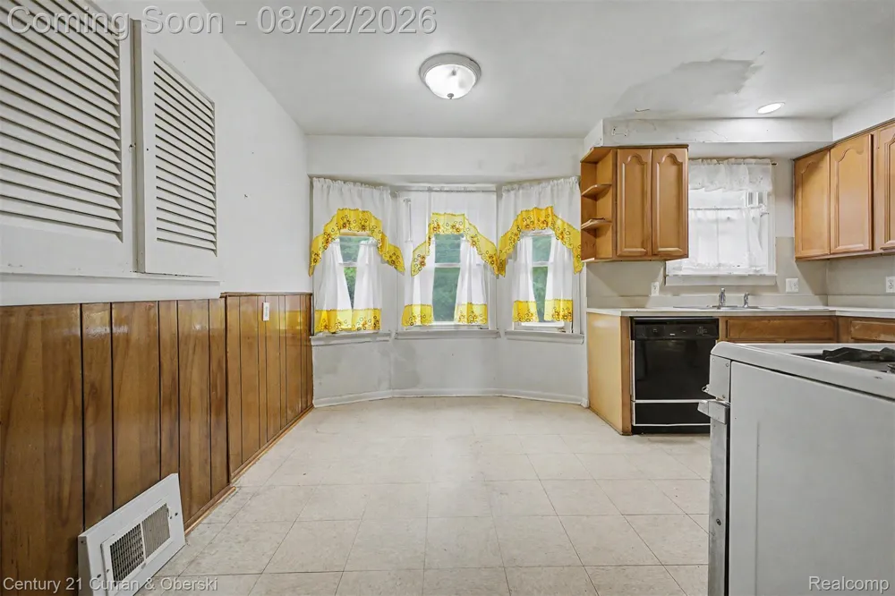 18680 Stahelin Avenue Detroit City, MI 48219