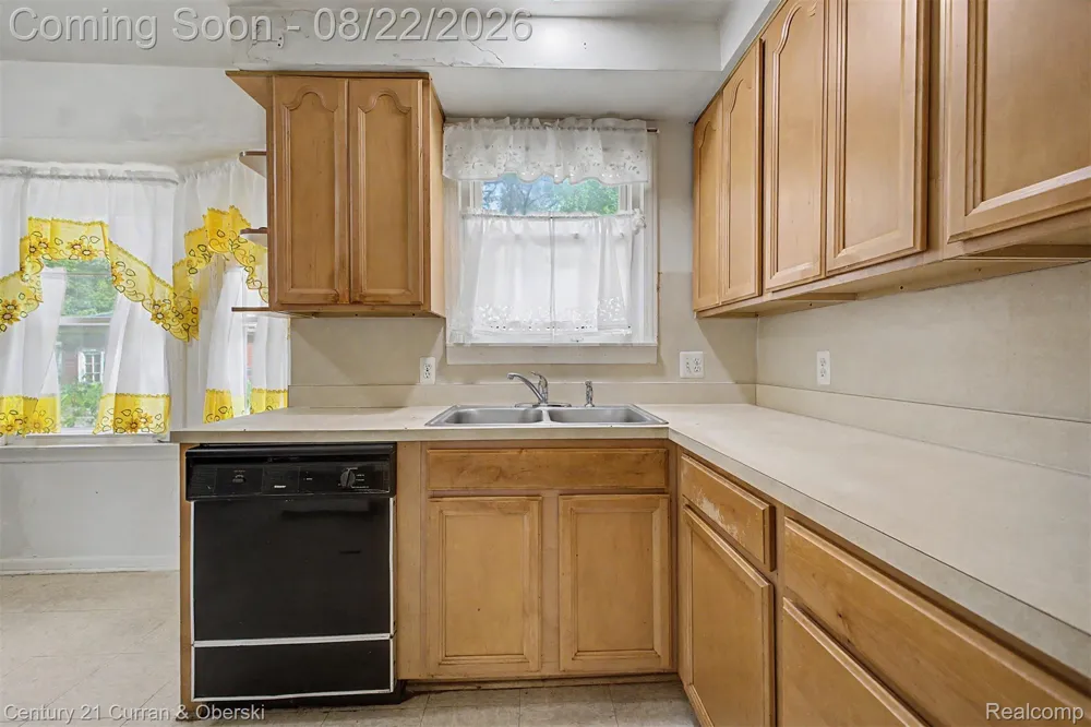 18680 Stahelin Avenue Detroit City, MI 48219