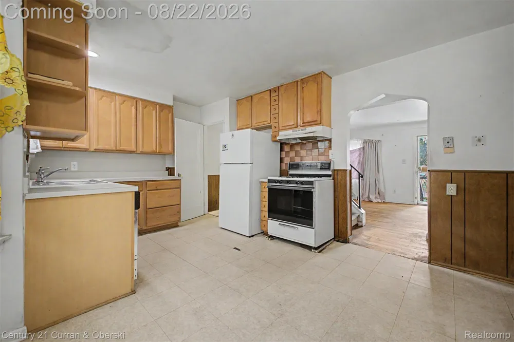 18680 Stahelin Avenue Detroit City, MI 48219