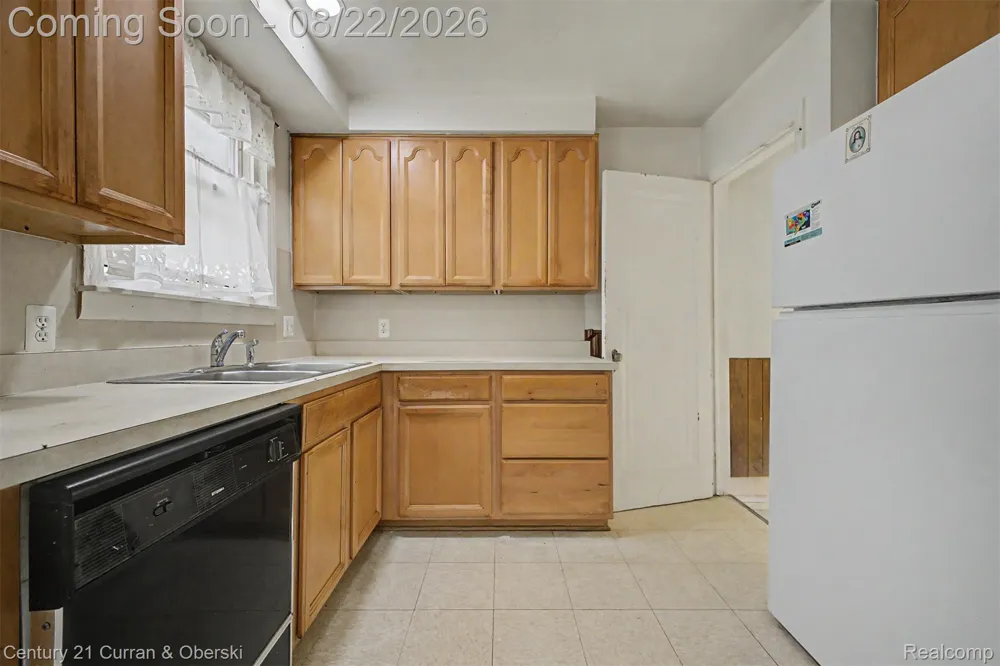 18680 Stahelin Avenue Detroit City, MI 48219