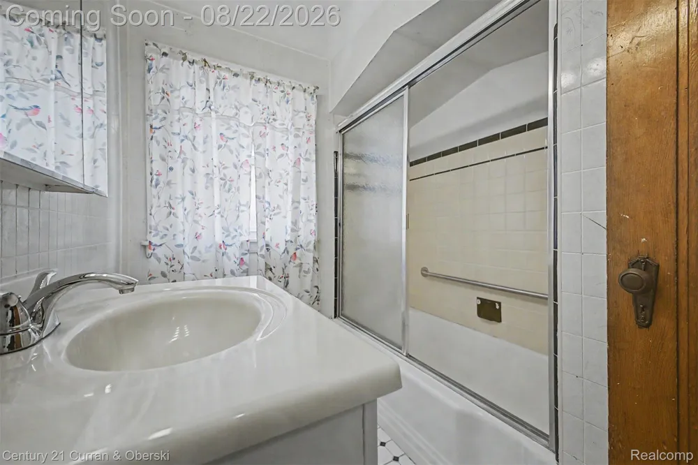 18680 Stahelin Avenue Detroit City, MI 48219