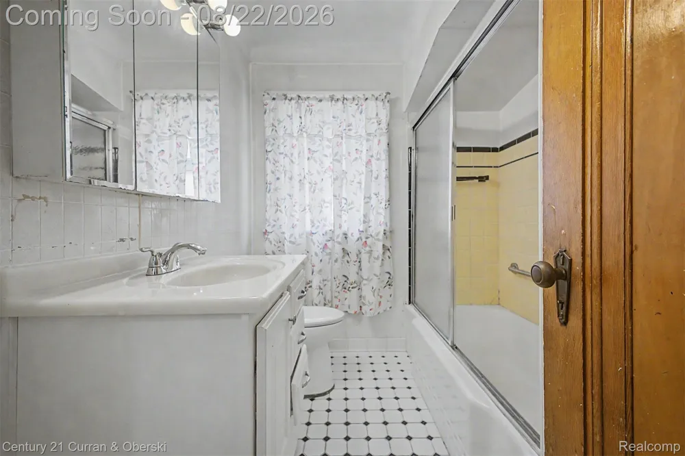 18680 Stahelin Avenue Detroit City, MI 48219