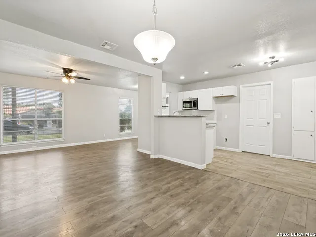 7247 GLEN HL San Antonio, TX 78239
