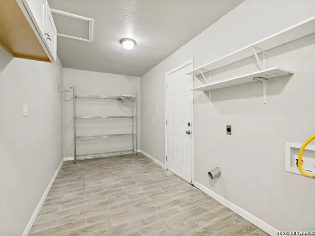 7247 GLEN HL San Antonio, TX 78239