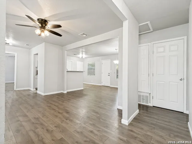 7247 GLEN HL San Antonio, TX 78239