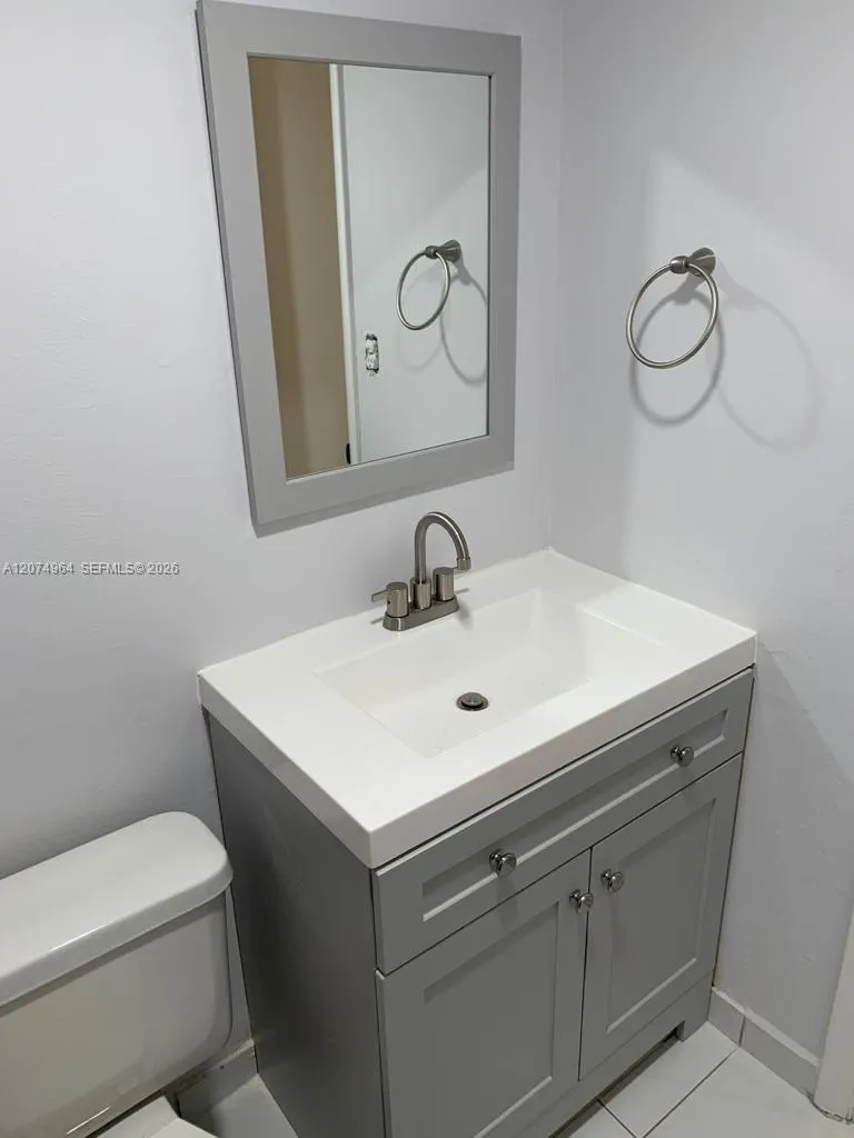 1990 Marseille Dr #206 Miami Beach, FL 33141
