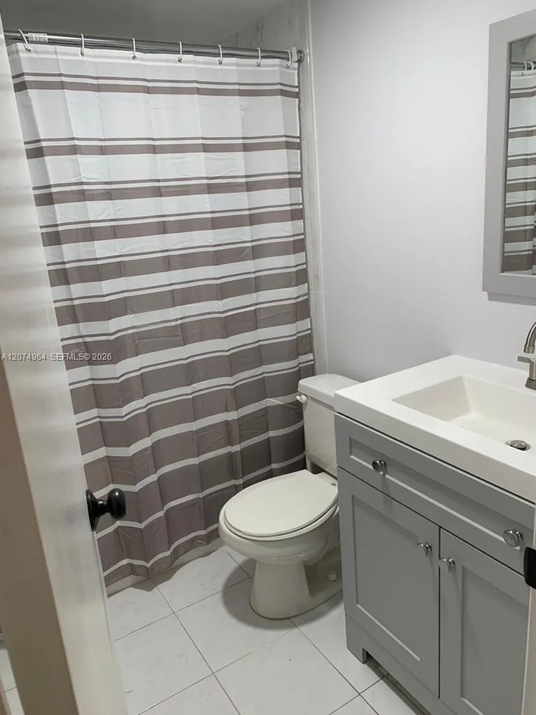 1990 Marseille Dr #206 Miami Beach, FL 33141