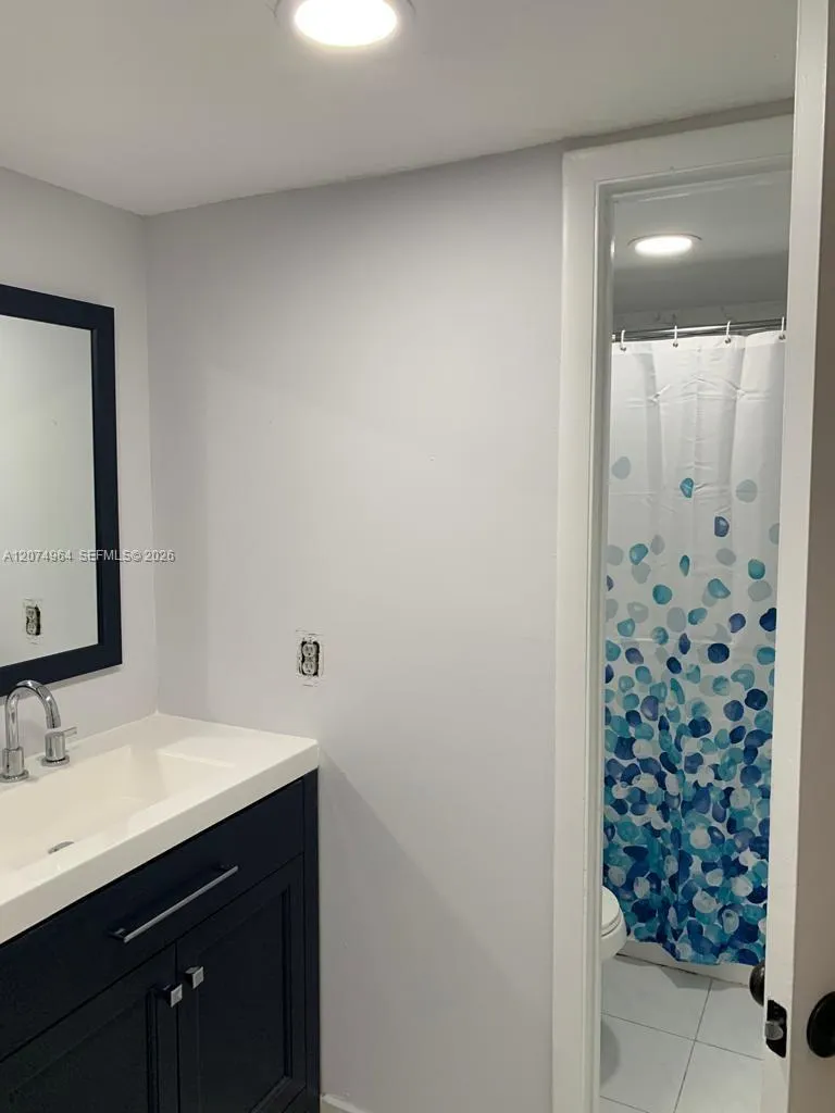 1990 Marseille Dr #206 Miami Beach, FL 33141