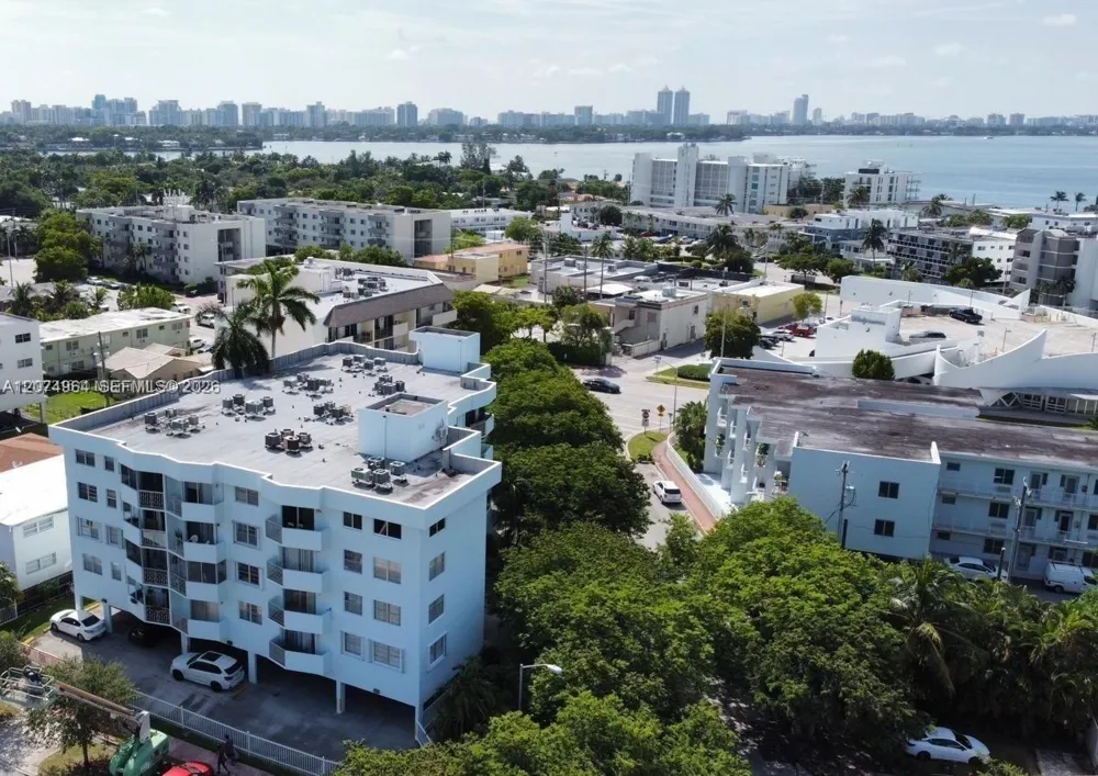 1990 Marseille Dr #206 Miami Beach, FL 33141