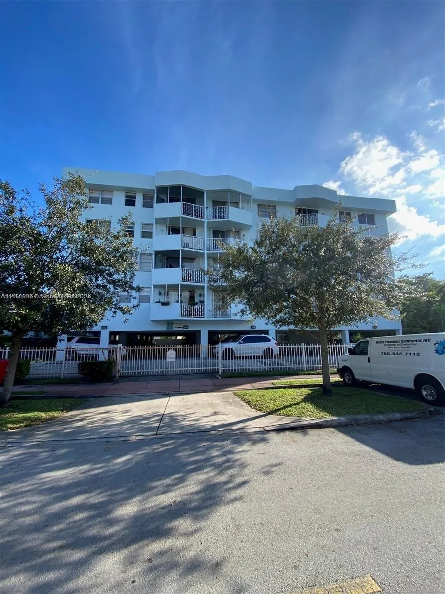 1990 Marseille Dr #206 Miami Beach, FL 33141