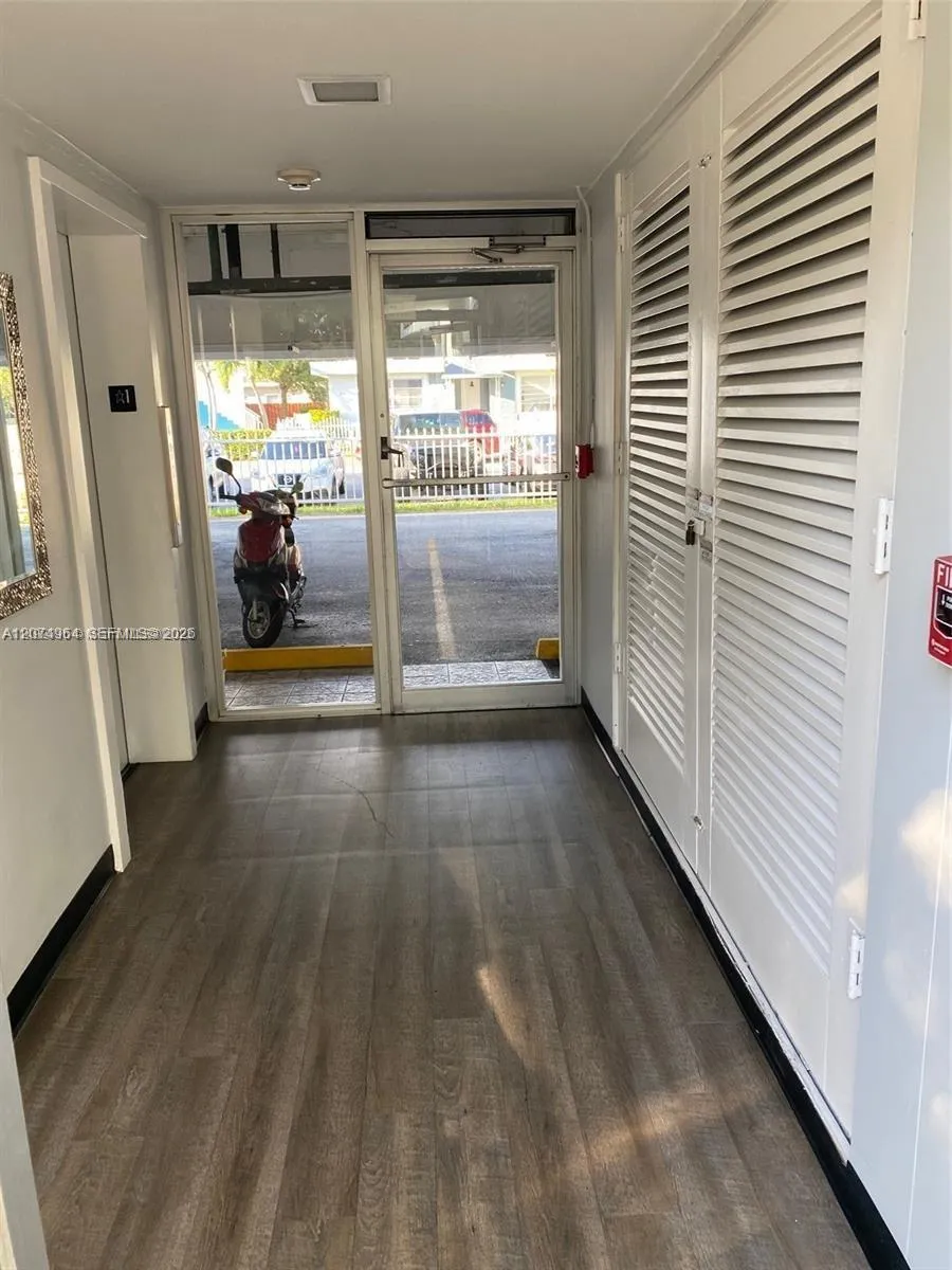 1990 Marseille Dr #206 Miami Beach, FL 33141