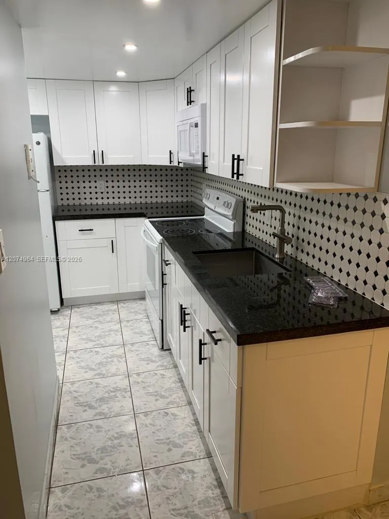 1990 Marseille Dr #206 Miami Beach, FL 33141