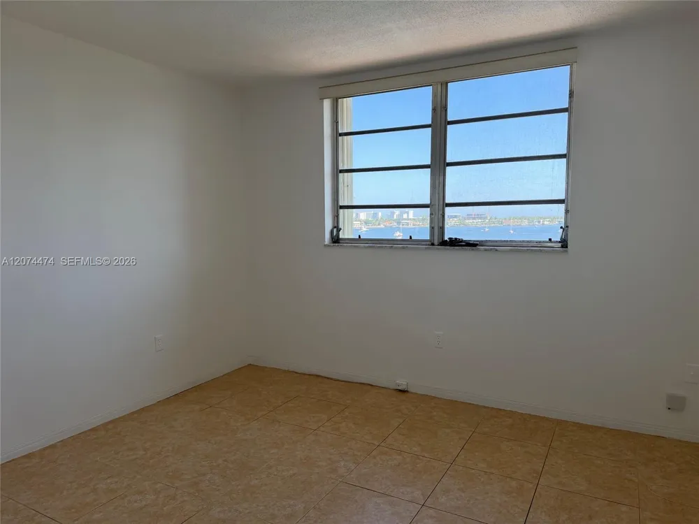 2910 Point East Dr #M514 Aventura, FL 33160