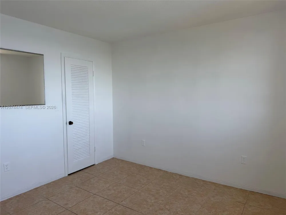 2910 Point East Dr #M514 Aventura, FL 33160