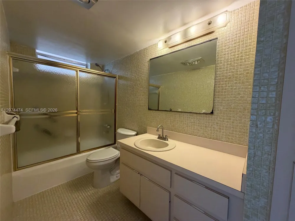 2910 Point East Dr #M514 Aventura, FL 33160