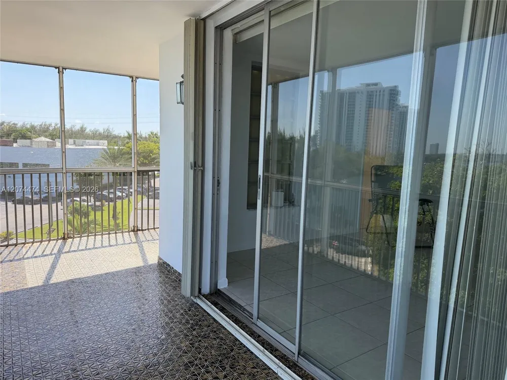 2910 Point East Dr #M514 Aventura, FL 33160