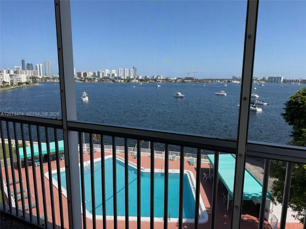 2910 Point East Dr #M514 Aventura, FL 33160