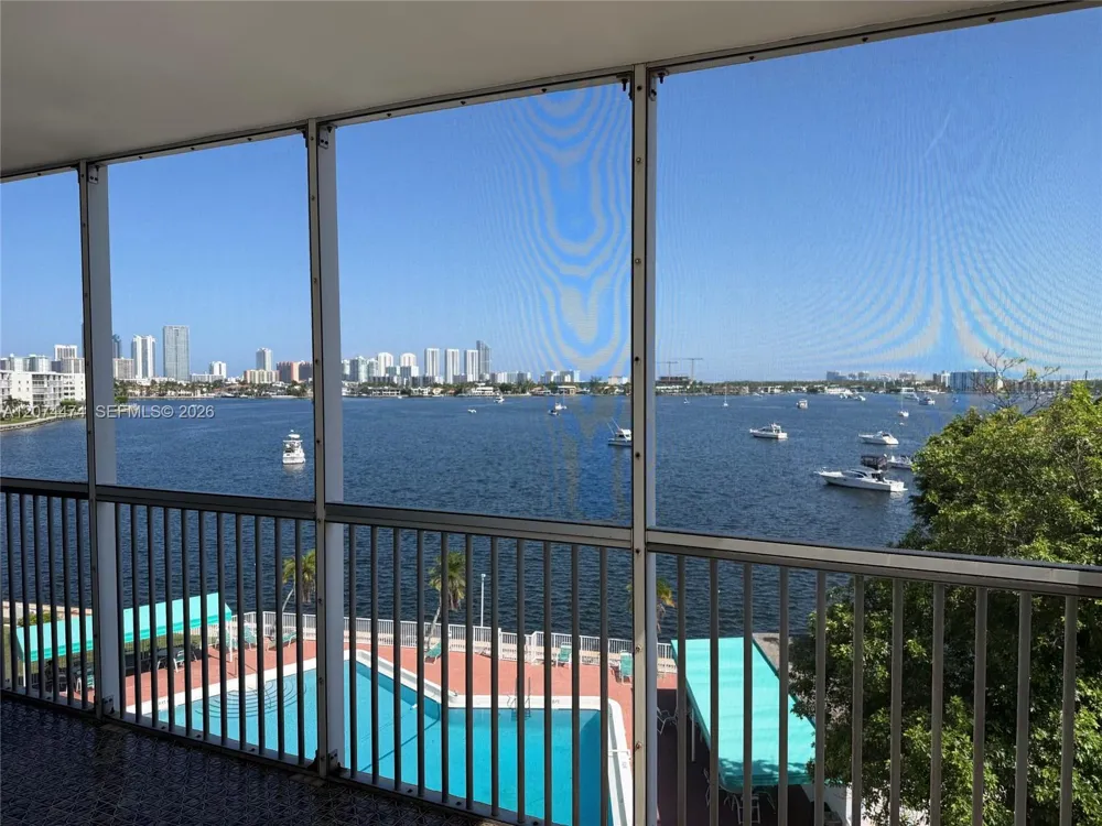 2910 Point East Dr #M514 Aventura, FL 33160