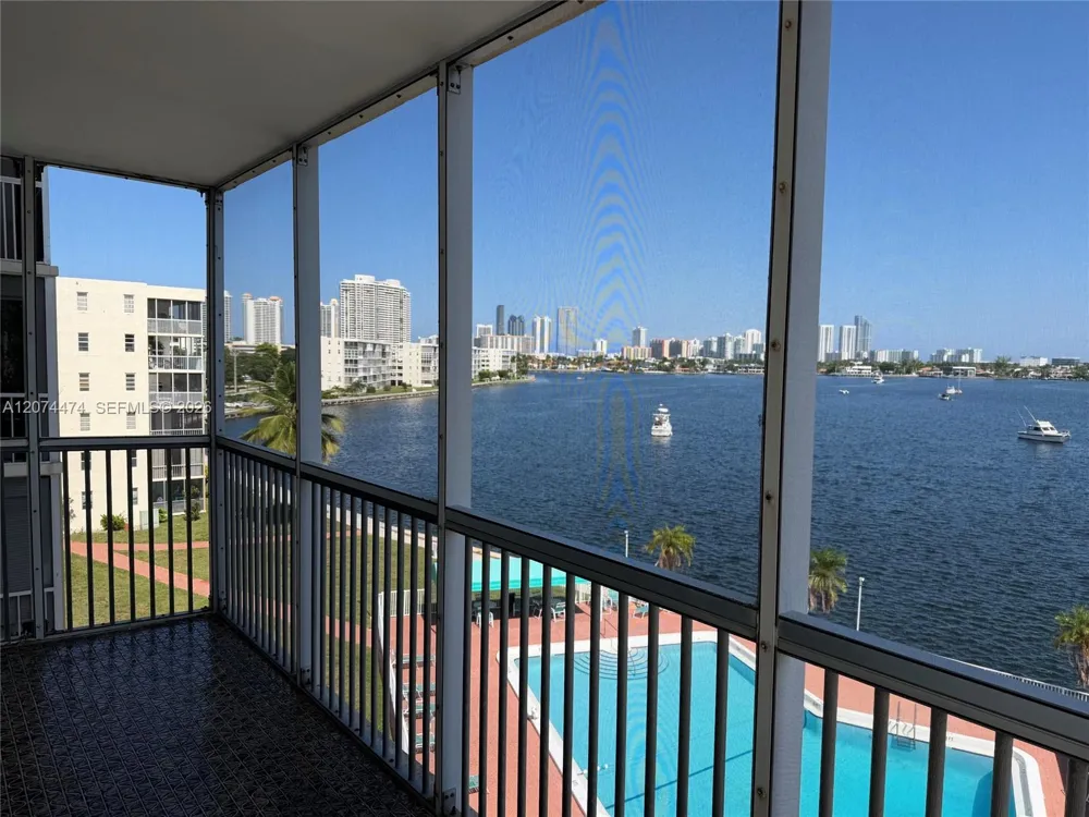 2910 Point East Dr #M514 Aventura, FL 33160