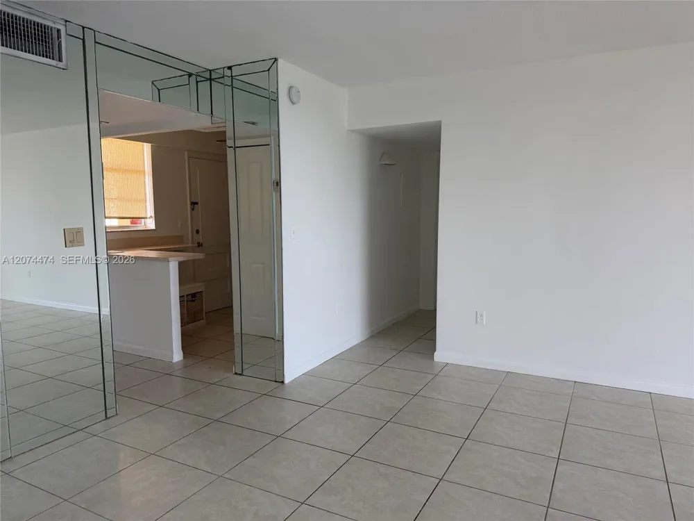 2910 Point East Dr #M514 Aventura, FL 33160