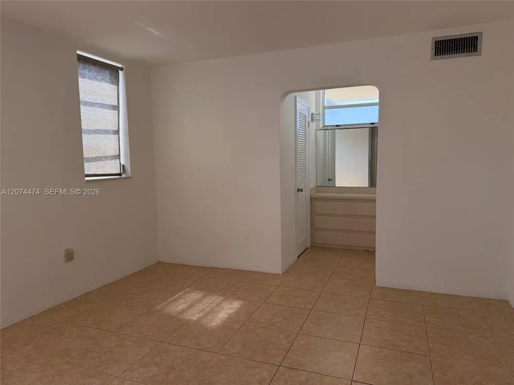 2910 Point East Dr #M514 Aventura, FL 33160
