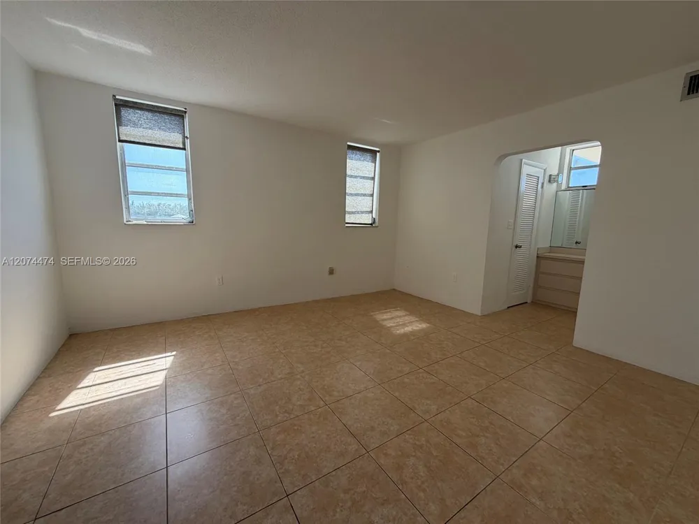 2910 Point East Dr #M514 Aventura, FL 33160