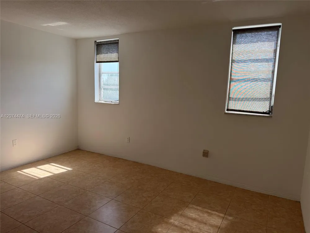 2910 Point East Dr #M514 Aventura, FL 33160