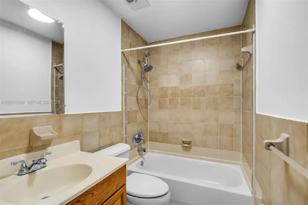 627 W 68th St #627 Hialeah, FL 33014