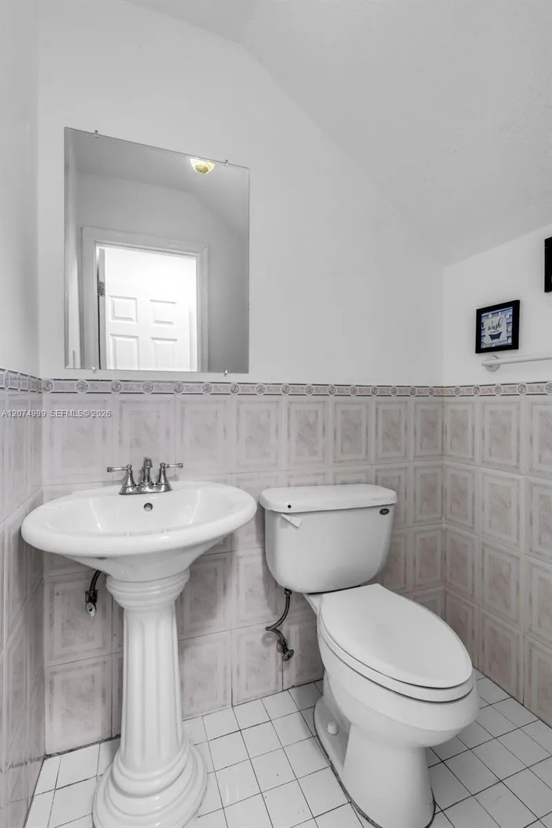 627 W 68th St #627 Hialeah, FL 33014