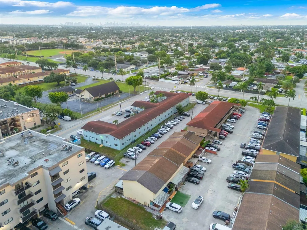 627 W 68th St #627 Hialeah, FL 33014