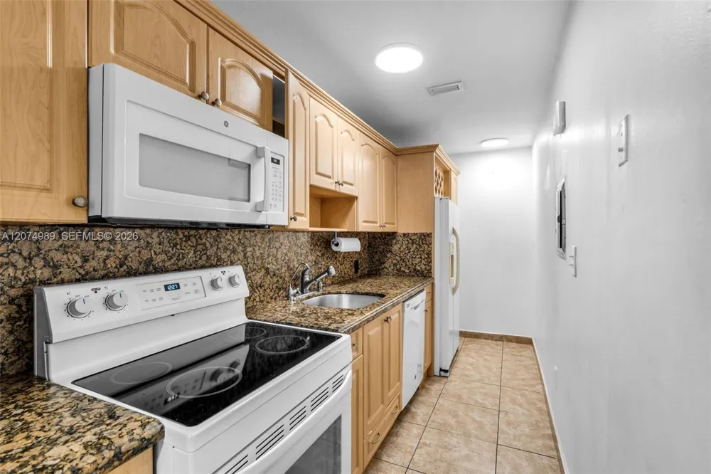 627 W 68th St #627 Hialeah, FL 33014