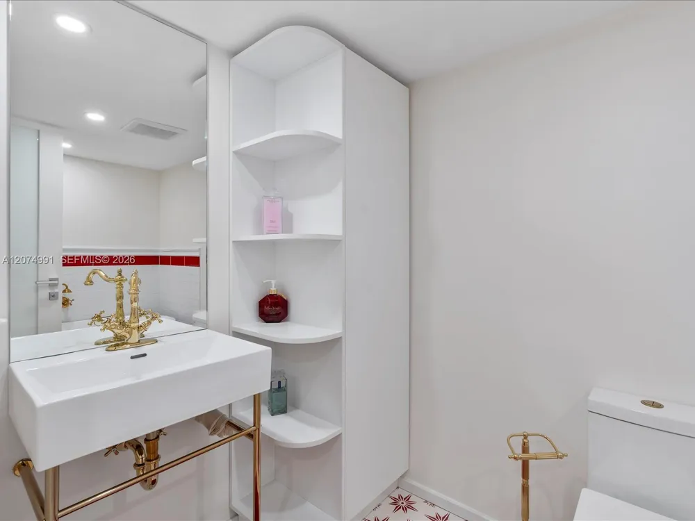 8877 Collins Ave #704 Surfside, FL 33154