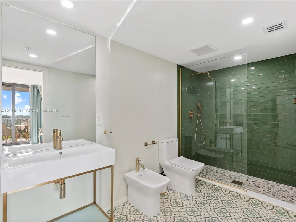 8877 Collins Ave #704 Surfside, FL 33154
