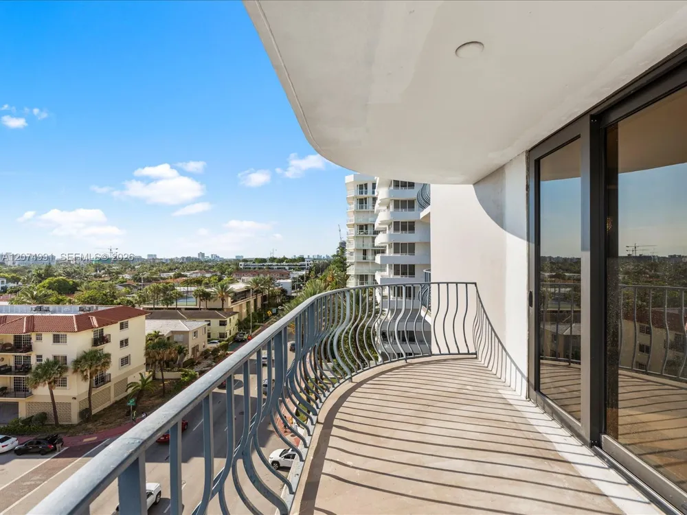 8877 Collins Ave #704 Surfside, FL 33154