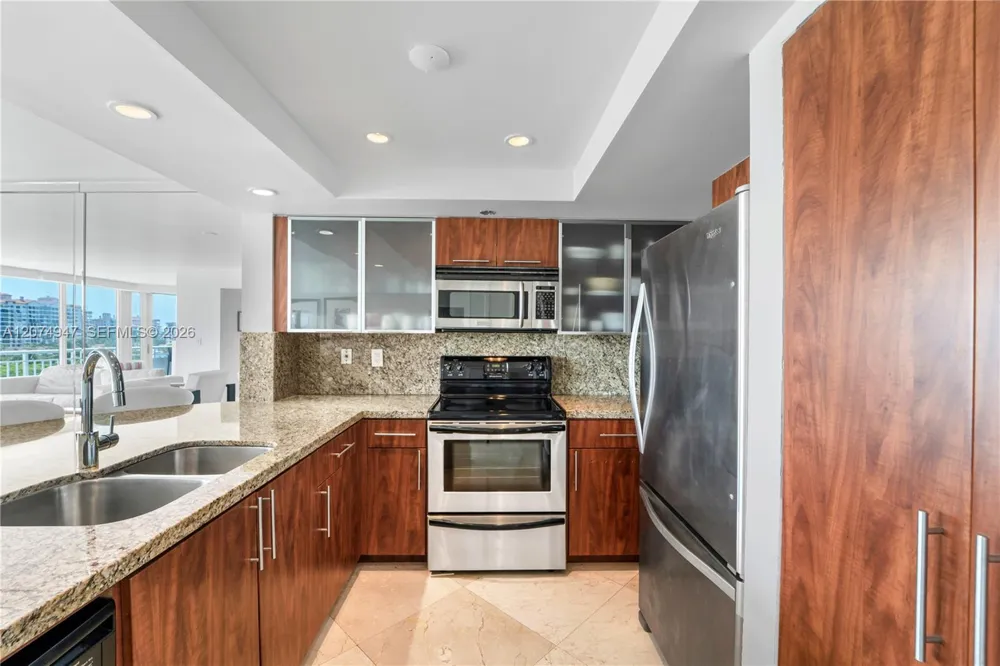 400 S Pointe Dr #505 Miami Beach, FL 33139