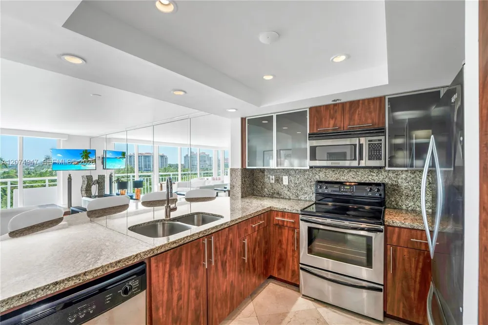 400 S Pointe Dr #505 Miami Beach, FL 33139