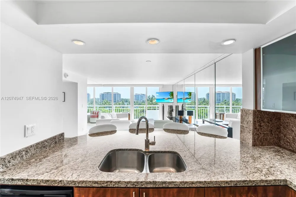 400 S Pointe Dr #505 Miami Beach, FL 33139