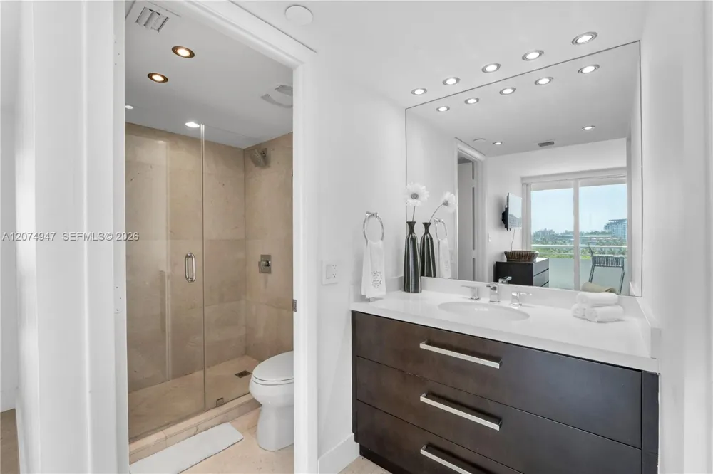 400 S Pointe Dr #505 Miami Beach, FL 33139