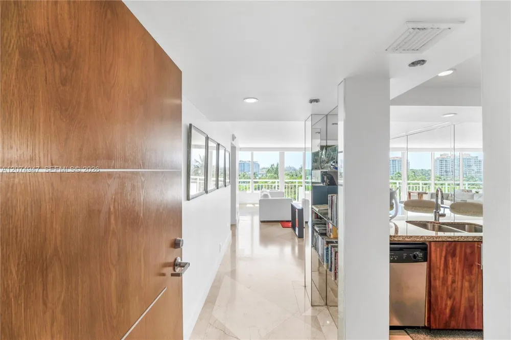 400 S Pointe Dr #505 Miami Beach, FL 33139