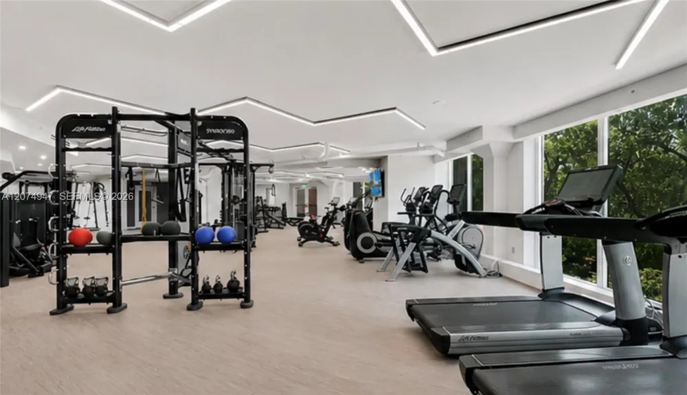 400 S Pointe Dr #505 Miami Beach, FL 33139