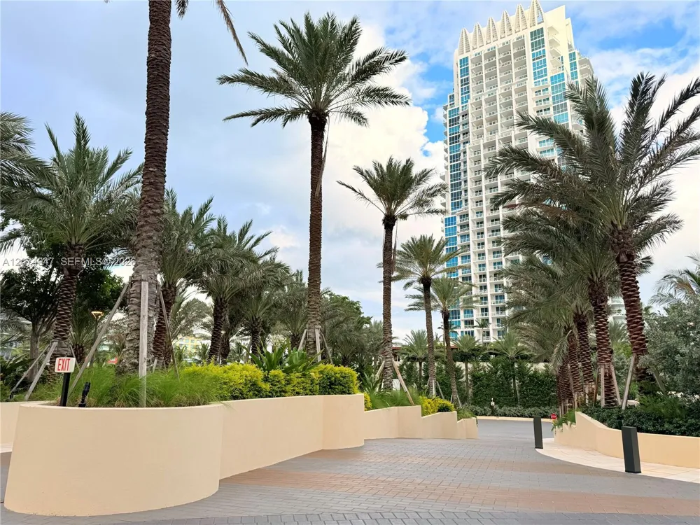 400 S Pointe Dr #505 Miami Beach, FL 33139