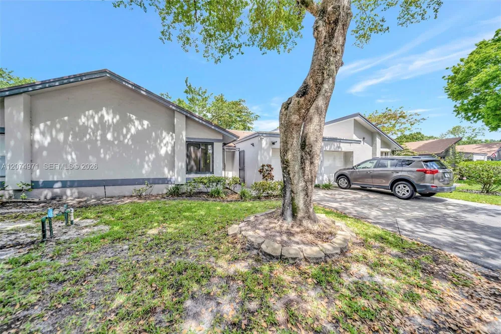 5223 E Gate Lake Rd #5223 Tamarac, FL 33319