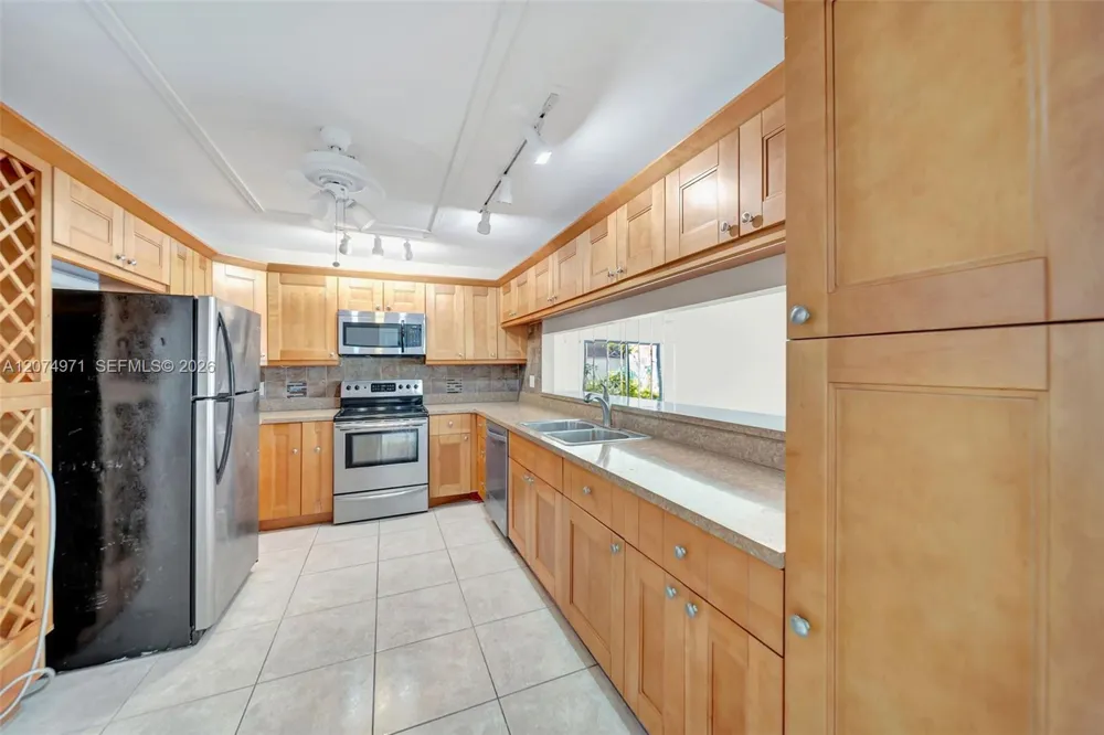 5223 E Gate Lake Rd #5223 Tamarac, FL 33319